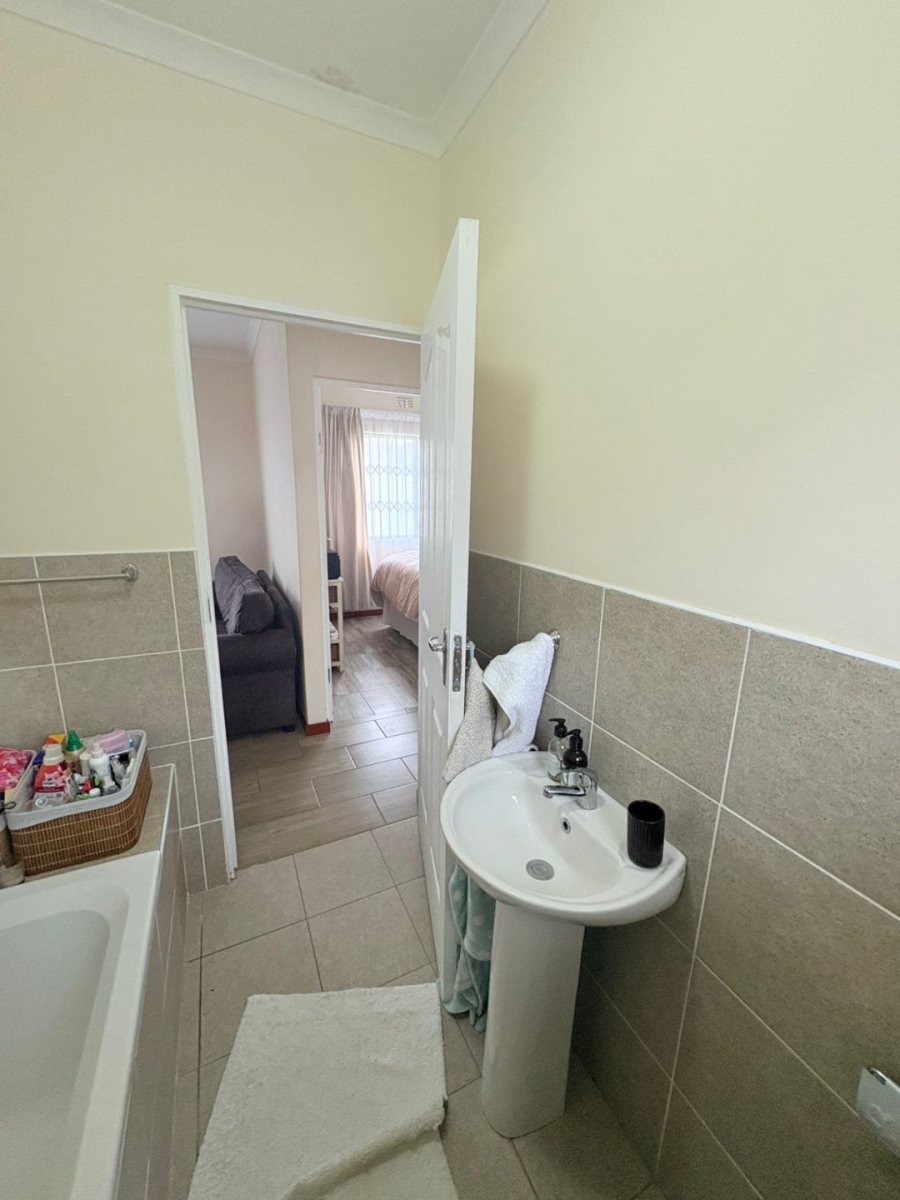 2 Bedroom Property for Sale in Cove Rock Eastern Cape